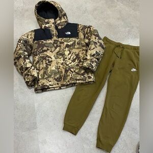 Women’s THE NORTH FACE/NIKE “550” Down Winter Coat & Jogger Sweatpants, sz Small